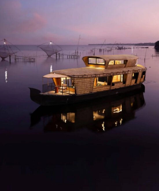 2 Nights/3 Days:  Cochin – Munnar – Thekkady – Kumarakom (Hill Station, Wildlife & Luxury Backwater Stay)