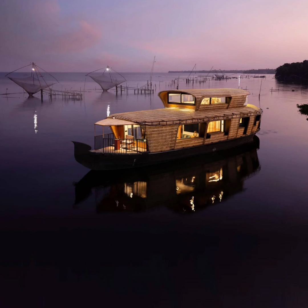 2 Nights/3 Days:  Cochin – Munnar – Thekkady – Kumarakom (Hill Station, Wildlife & Luxury Backwater Stay)