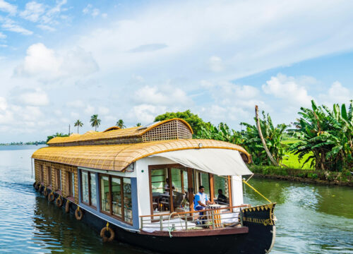 4 Nights / 5 Days: Cochin – Munnar – Thekkady – Kumarakom (Hill Station, Wildlife & Luxury Backwater Stay)