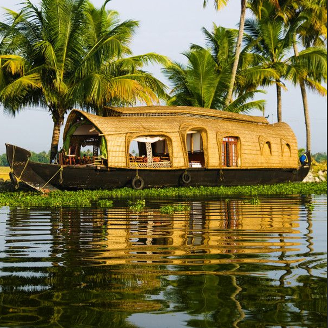 5 Nights / 6 Days: Cochin – Munnar – Thekkady – Kumarakom – Cochin (Hill Station, Wildlife & Luxury Backwater Stay)