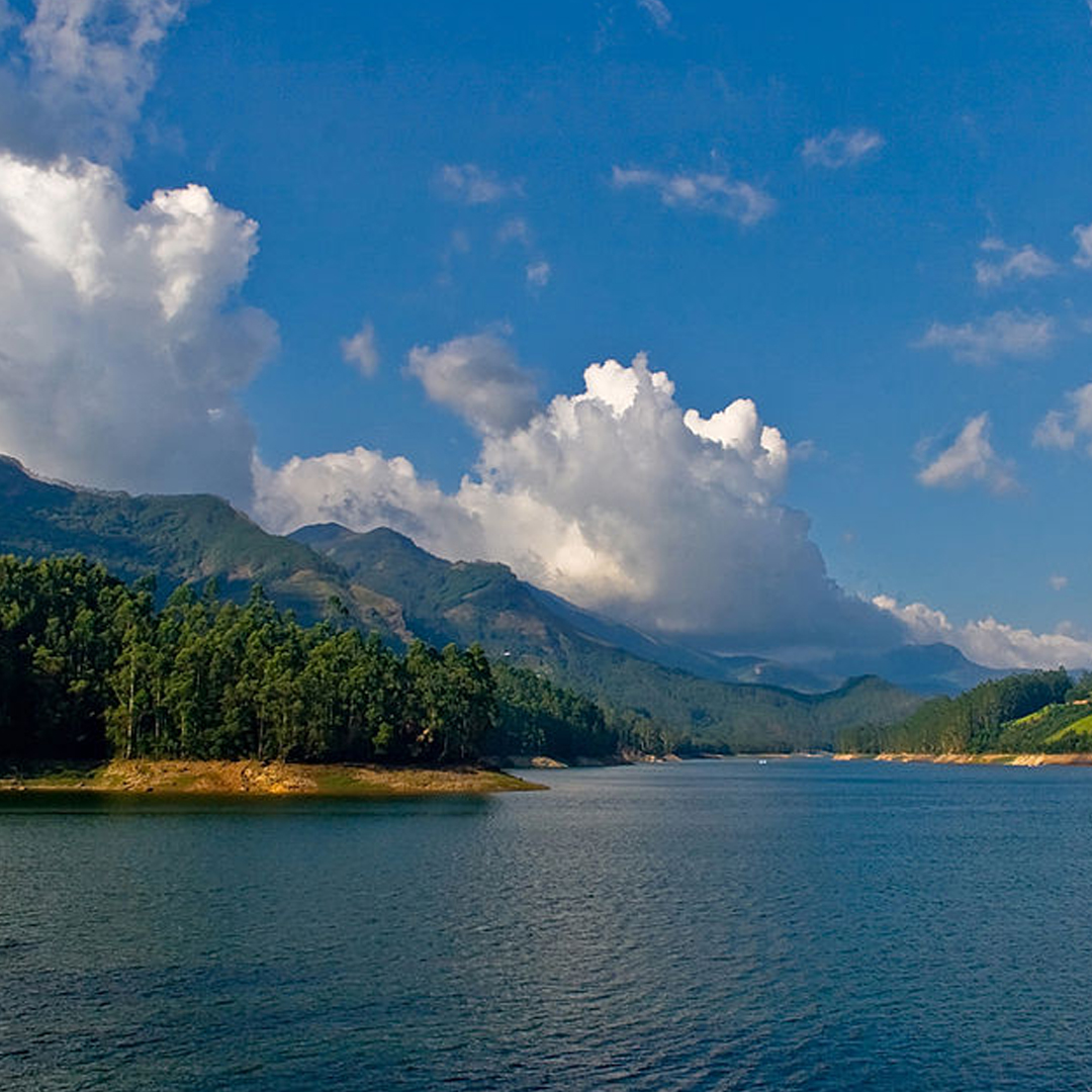 4 Nights / 5 Days: Cochin – Munnar – Thekkady – Alleppey (Hill Station, Wildlife & Backwaters)